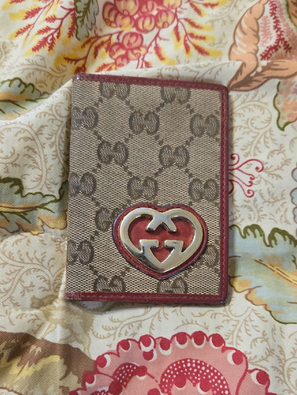 Gucci Beige Canvas Card Holder with Red Trim and Heart Double G
